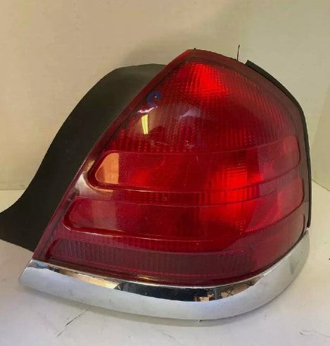 FORD CROWN VICTORIA OEM PASSENGER RIGHT RH TAIL LIGHT LAMP ASSEMBLY 1999-2011