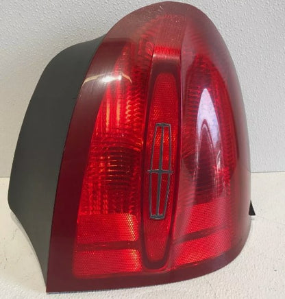 LINCOLN TOWN CAR 1998-2002 PASSENGER RIGHT RH TAIL LIGHT LAMP Taillight OEM