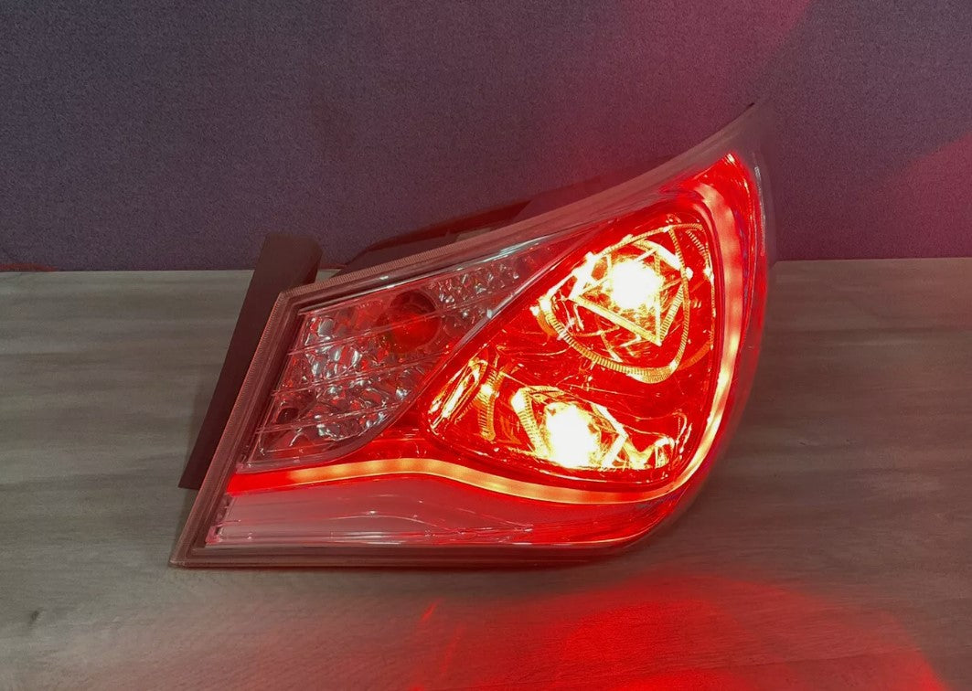 Hyundai Sonata 2011-2014 Hybrid OEM RIGHT PASSENGER Side Rear Tail Light