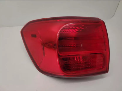 Kia Sedona OEM Left Driver Quarter Panel Mounted Tail Light Taillight 2016-2018