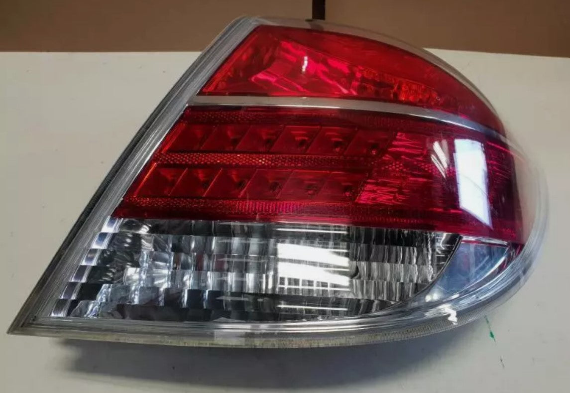 2007 - 2009 SATURN AURA PASSENGER/RIGHT SIDE TAIL LIGHT OEM