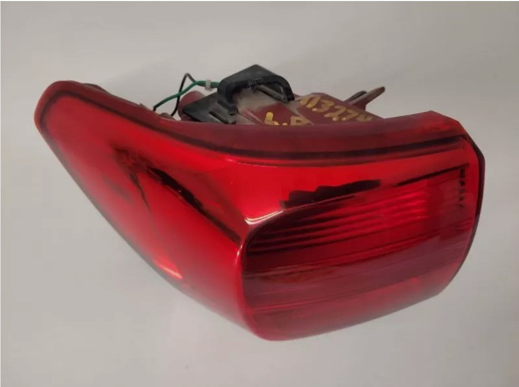 Kia Sedona OEM Left Driver Quarter Panel Mounted Tail Light Taillight 2016-2018