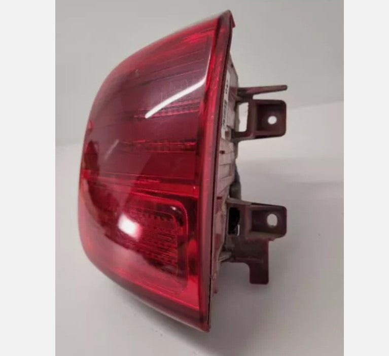 Kia Sedona OEM Left Driver Quarter Panel Mounted Tail Light Taillight 2016-2018