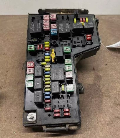 2005 2006 2007 Dodge Dakota 4.7L 3.7L Engine Oem used Fuse Box 2005-2007