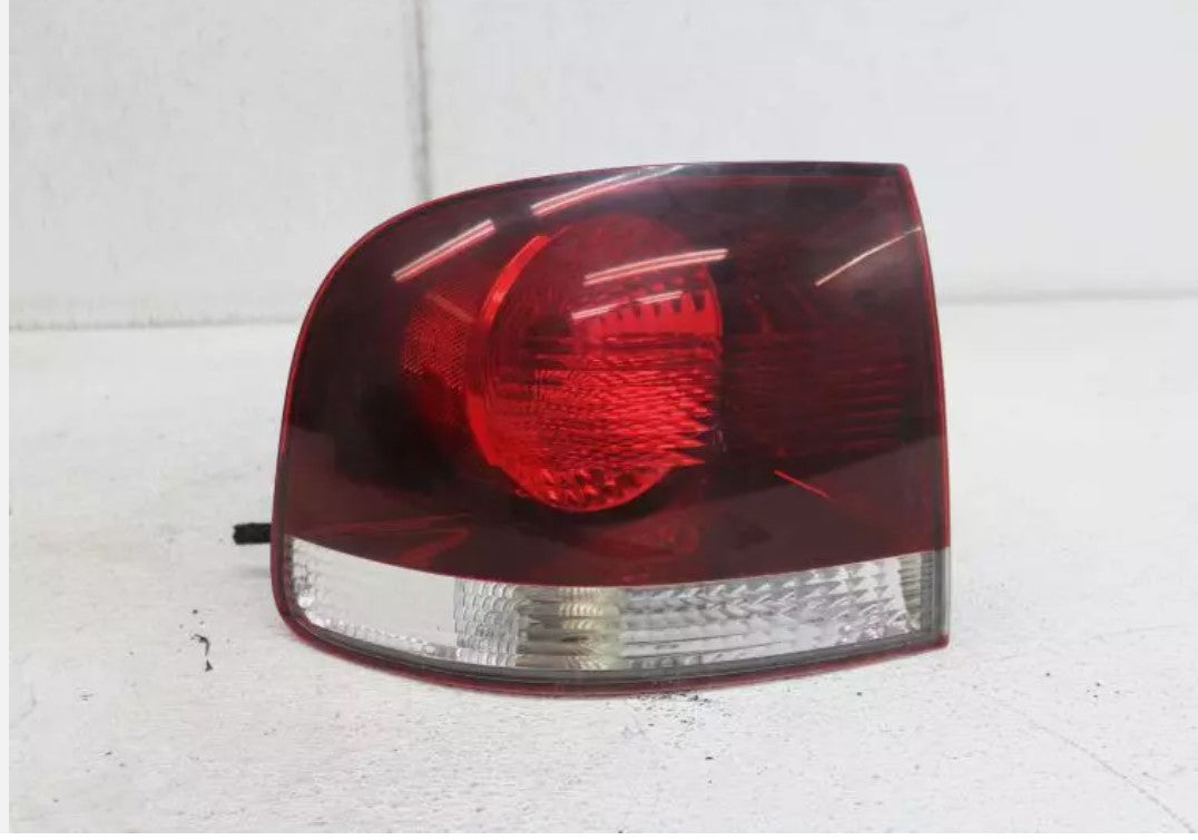 VOLKSWAGEN TOUAREG 2008-2010 DRIVER LEFT QUARTER MOUNT TAIL LIGHT LAMP